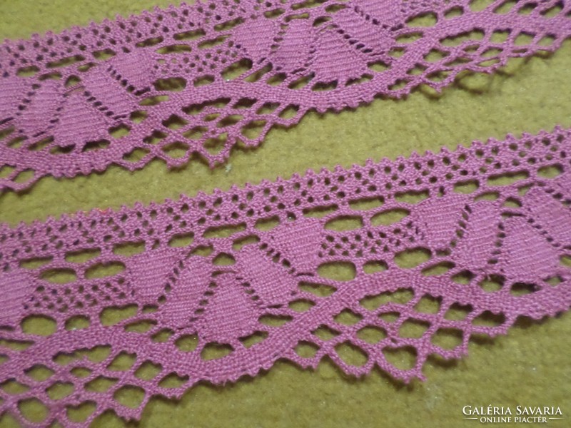 Darker mauve colored cotton lace. 8 M x 9 cm.