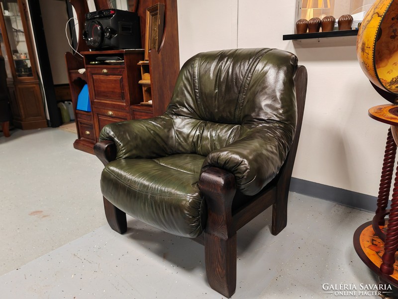 Nagyon kényelmes , szép  állapotú rusztikus nagyméretű klasszikus valódi bőr fotel