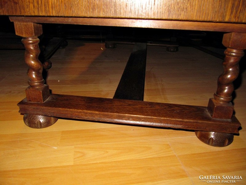 Colonial desk