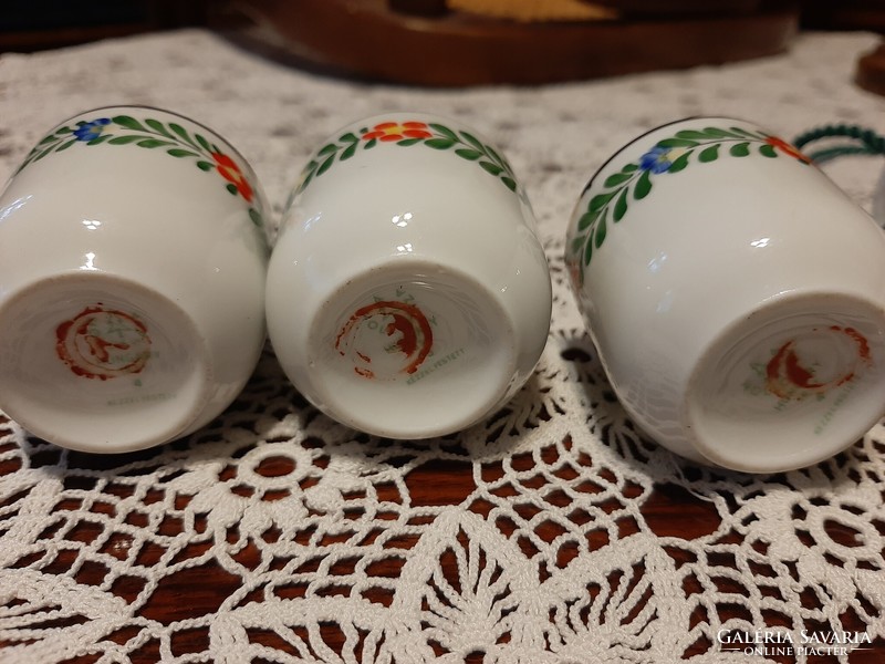 Hand-painted Hólloháza porcelain water bottle with 3 Hólloháza porcelain cups