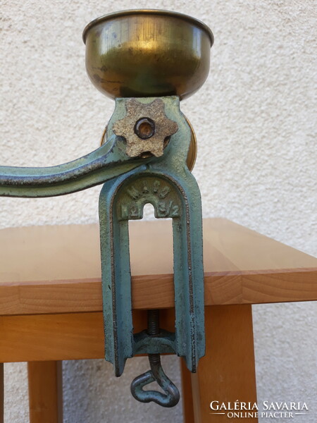 Old maco cast iron poppy grinder
