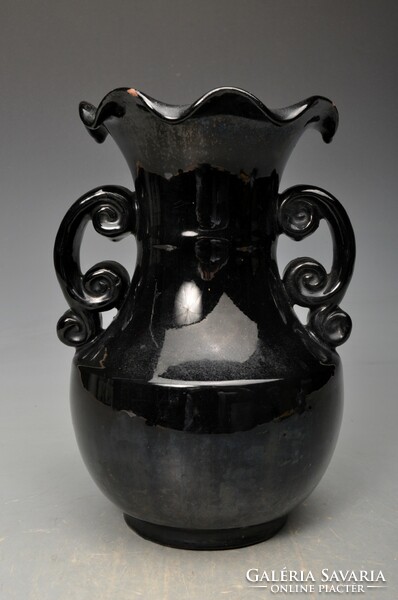Field trip. Lévai albert potter, art deco eared vase, in good condition.