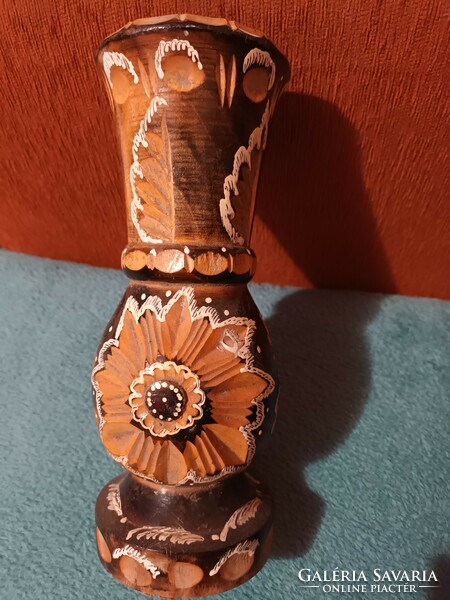 Gyönyörű kézzel faragott vastag fa virágmintás váza