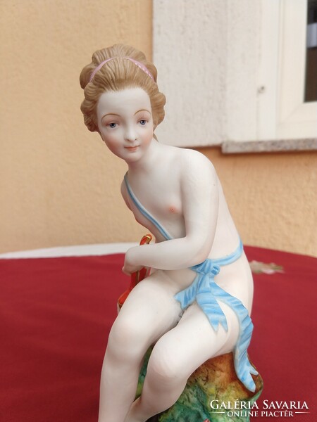 Egy gyönyörű antik szobor, az ífjú Diána,kezében íjjal,,22 cm,,most minimál ár nélkül,