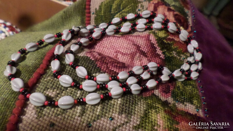 136 cm, gray, retro necklace made of glass beads.