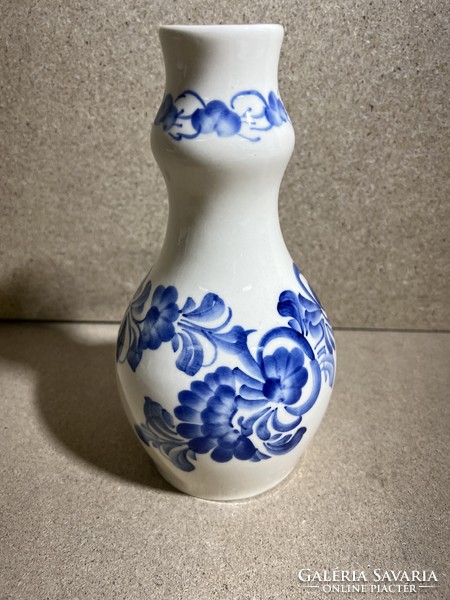 Polish hand-painted ceramic vase, 22 x 11 cm. 3601