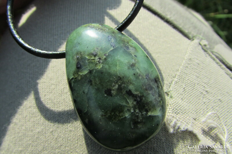 Hand-crafted, side-drilled pendant made of gem-quality serpentinite
