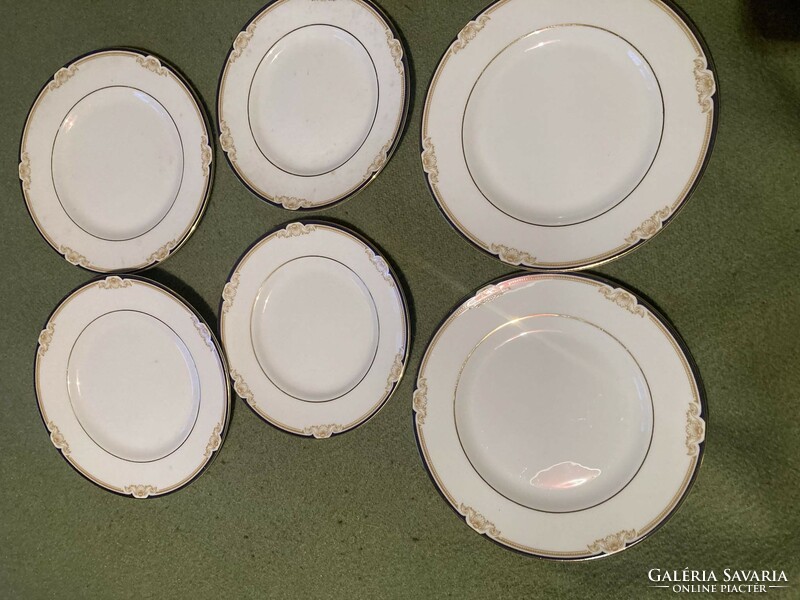 6 Wedgwood porcelain cake plates