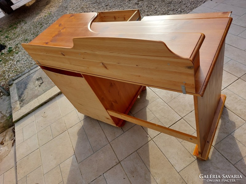 A pine desk with a pull-out shelf is for sale. Dimensions of furniture in good condition: 120 cm x 57 cm deep x