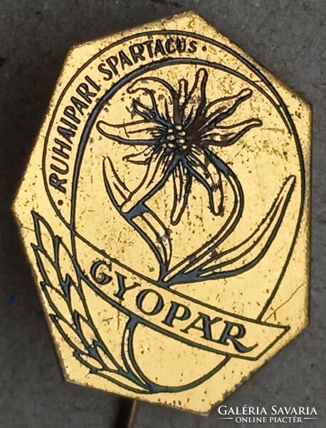 Gyopár garment industry spartacus badge