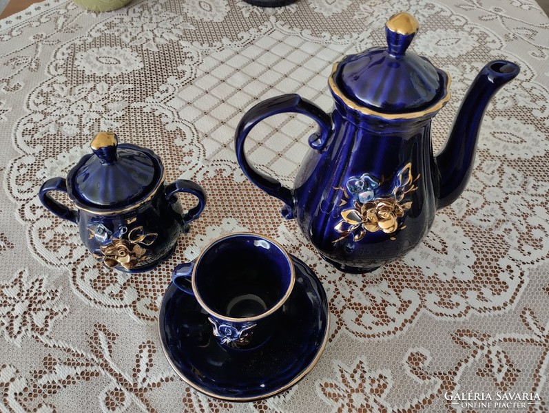 Blue and gilded porcelain tea / coffee set