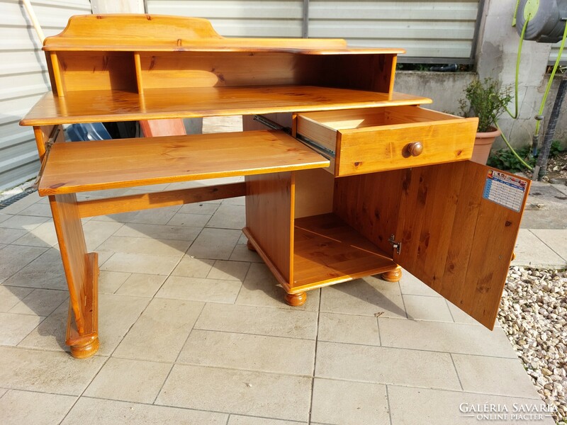 A pine desk with a pull-out shelf is for sale. Dimensions of furniture in good condition: 120 cm x 57 cm deep x