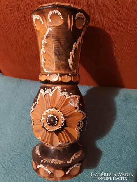 Gyönyörű kézzel faragott vastag fa virágmintás váza