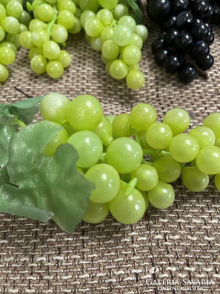 Lifelike work of grape bunches with leaves, for decoration. Average cluster length 16-18 cm.