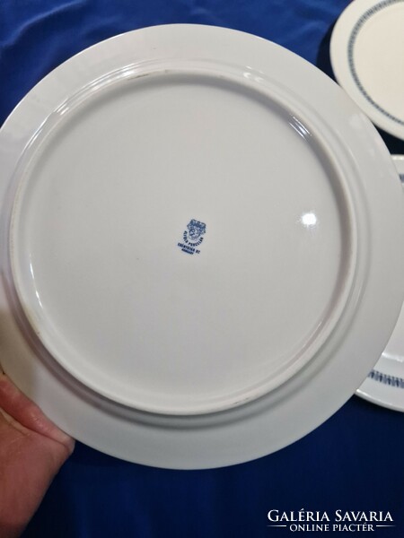 Utasállató mintás Alföldi porcelán lapos tányérok