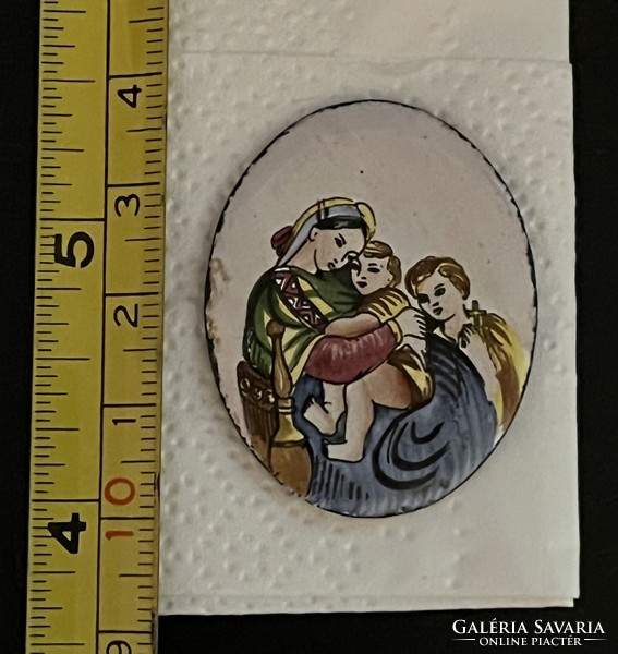 Virgin Mary pendant (gold or silver) can be included in a frame