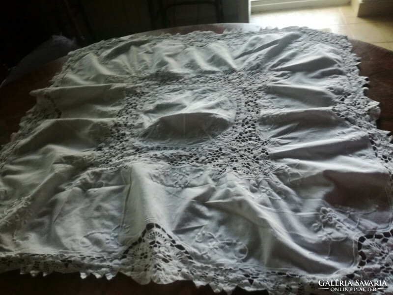 Ribbon crochet embroidered white tablecloth - 76 x 76 - art&decoration