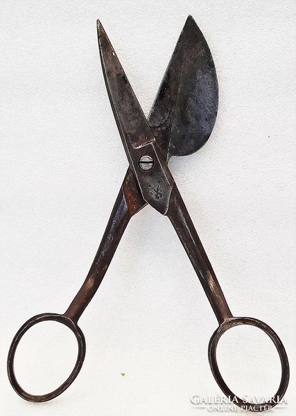 Antik francia feliratos német kovácsolt acél gyertyaolló, kanócolló