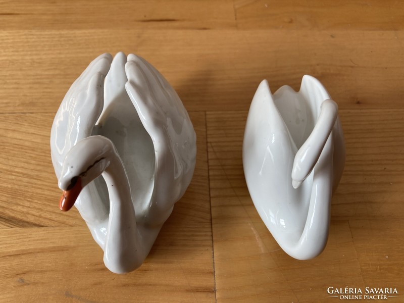 Raven's house/quarry porcelain swan figurines