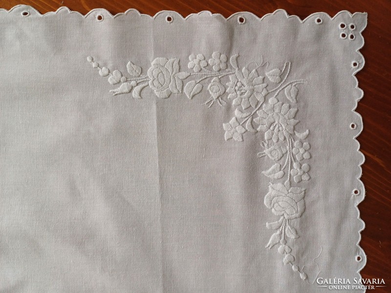 White embroidered azure tablecloth / centerpiece