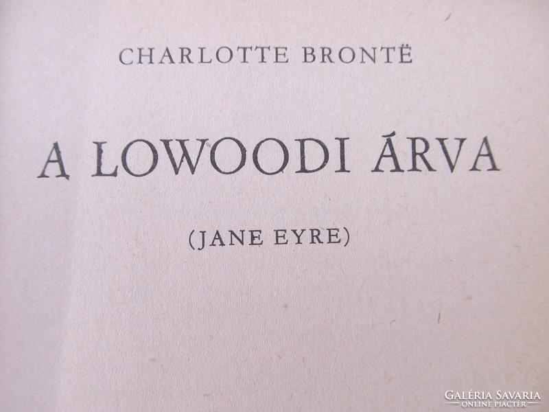 Charlotte Brontë - A Lowoodi árva (Jane Eyre) - csíkos könyvek