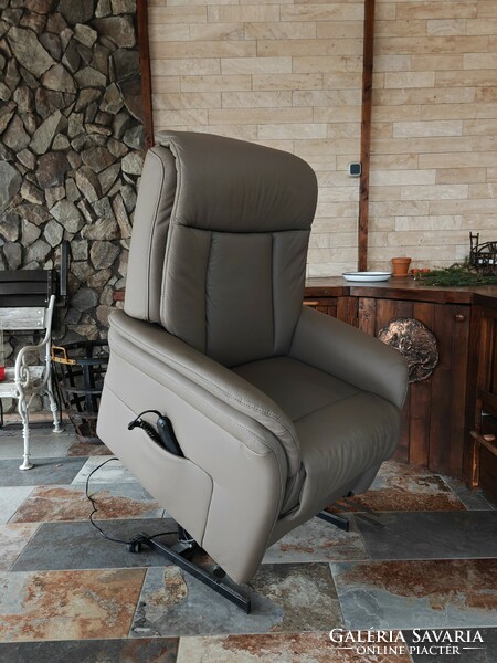 New condition classic real leather relax armchair with stand-up aid, hukla leather armchair with two motors