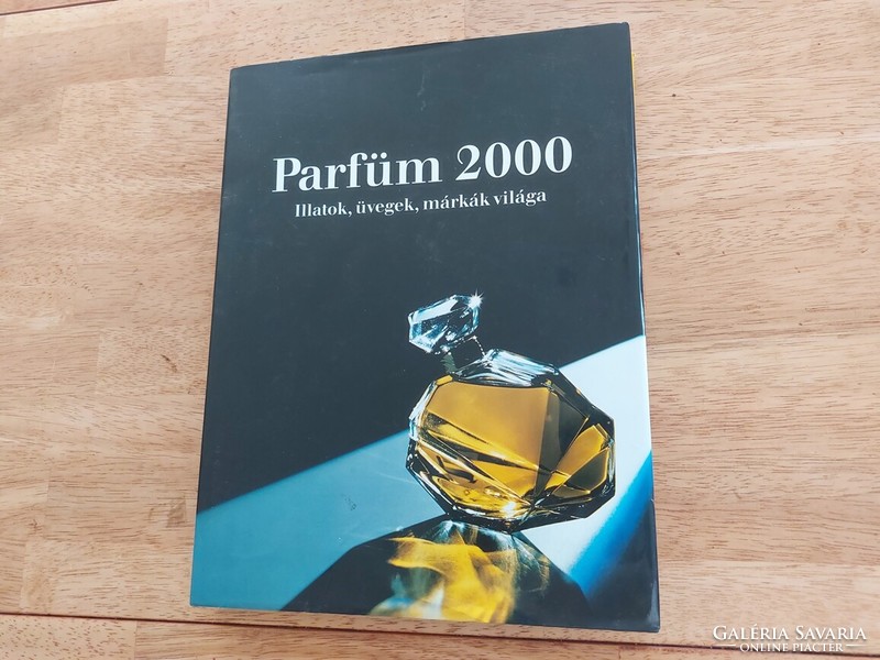 (K) Babucs Éva (szerk.) Parfüm ​2000 könyv