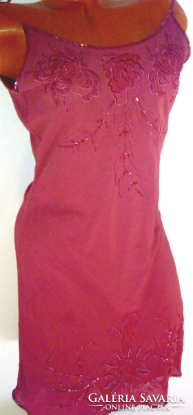 Special luxury silk women's dress with pearl and flower embroidery in raspberry color alfredo venini m
