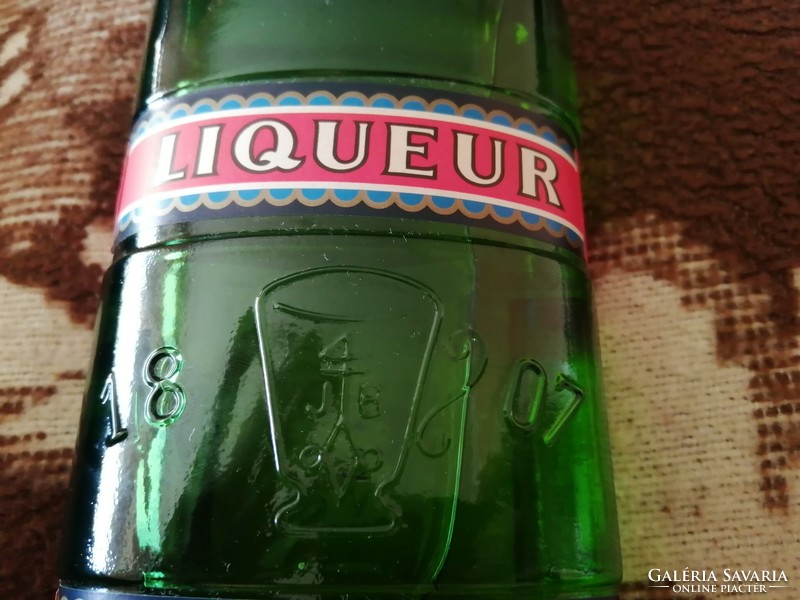 Carlsbad becher liqueur.0.757L unopened bottle!! Old Czechoslovakia!!