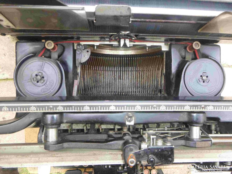 Régi Triumph írógép, könyvelői típus