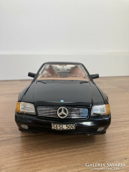 Mercedes-Benz SL500 Revell 1:18 modellautó