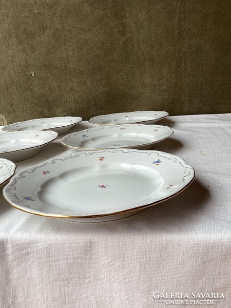 Zsolnay porcelain small flower plate set.