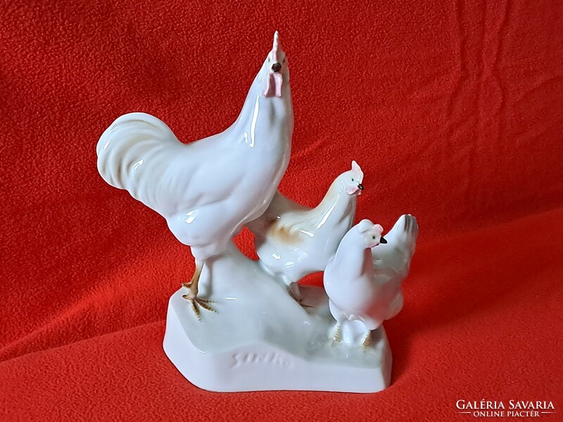 Almost free! Nicely painted, flawless Zsolnay Sinkó poultry farm / hen farm porcelain figure