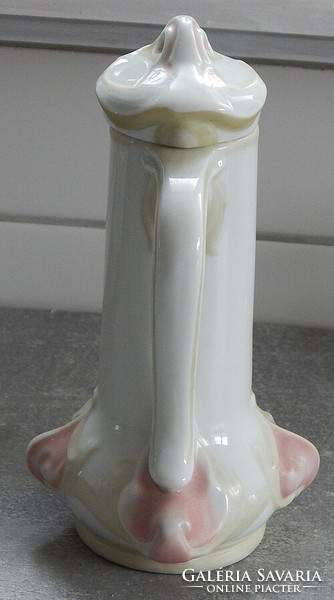 The Franklin as a porcelain spout