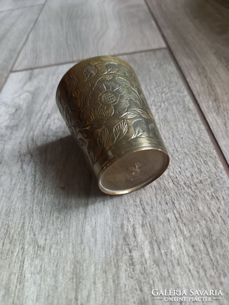 Nice old engraved copper cup (5.8x5 cm)