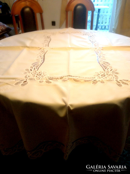 Festive ecru crocheted and embroidered tablecloth - 168 x 124 - art&decoration