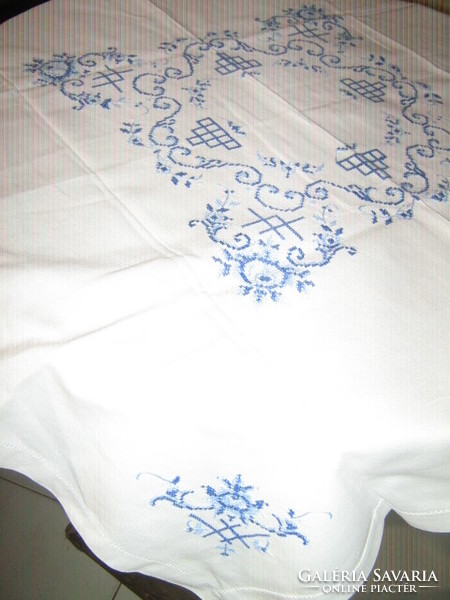Beautiful handmade crocheted rose machine embroidered tablecloth