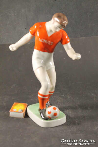 Large-sized patriot porcelain soccer player 987