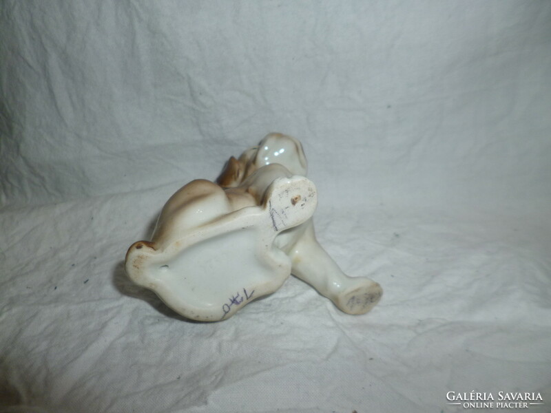 Régi porcelán kutya szobor