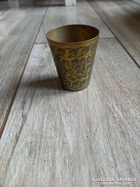 Nice old engraved copper cup (5.8x5 cm)