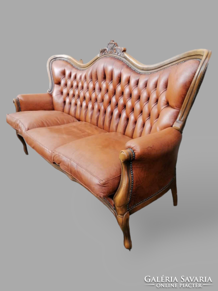 Baroque chesterfield sofa