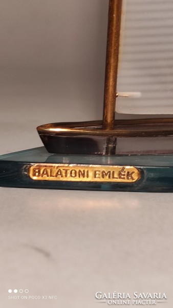 Retro balatoni emlék plexi műanyag réz bronz vitorlás balatoni vitorlás hajó extra ritka