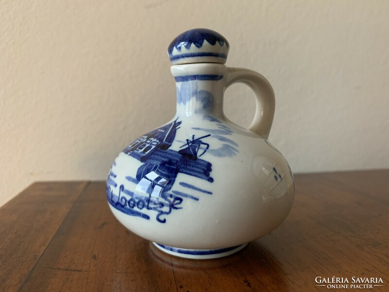 Zenith-gouda Dutch porcelain with pouring stopper