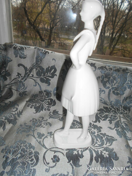 Ravenclaw dancing girl-white porcelain 24 cm-flawless white goods