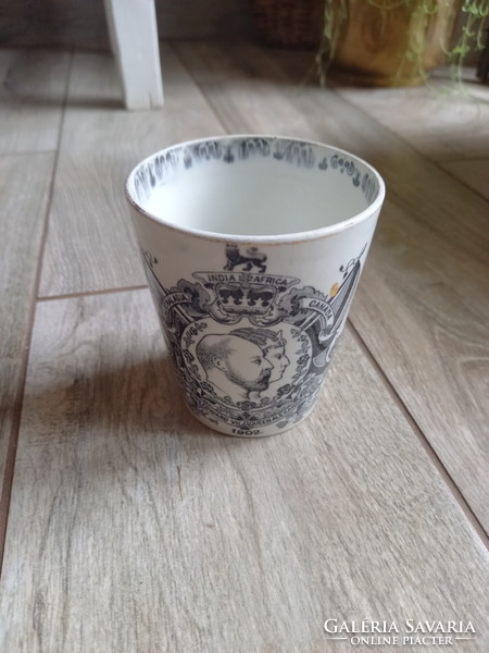 Brit királyi koronázási porcelán emlékpohár (1902)