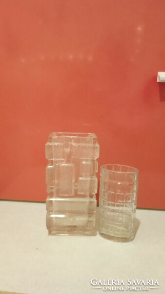 Jó nehéz fehér üveg váza és 1 kisebb ovális váza