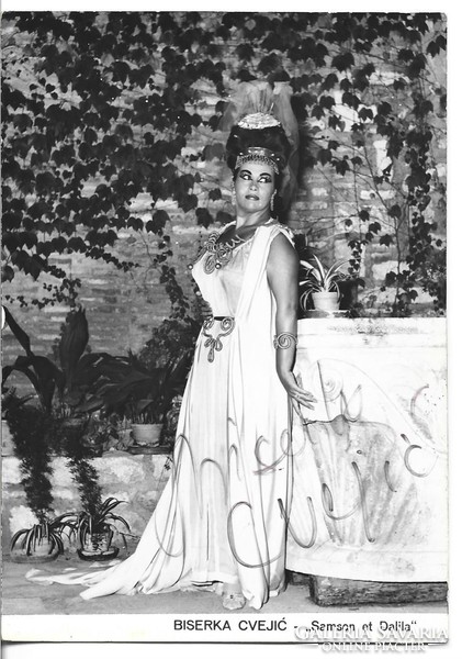 Biserka Cvejic világhírű horvát operaénekesnő autográf, sajátkezű, dedikált aláírása fotólapon.