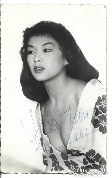 Yoko tani French-Japanese actress with autograph, dedicated, handwritten signature on photo page.