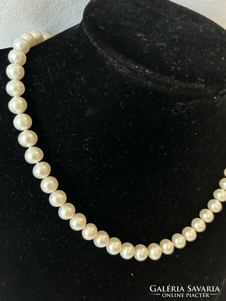 A real string of pearls with marked silver clasp, a dazzling piece