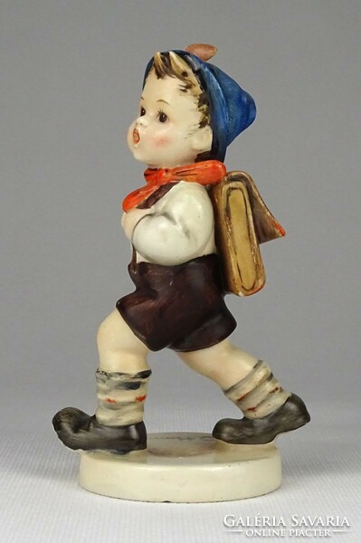 1Q685 Régi kalapos fiú Hummel porcelán figura 12.5 cm
